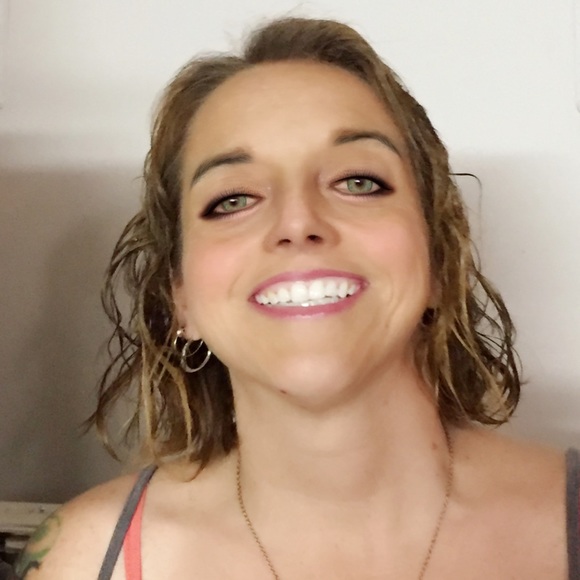 Meet your Posher Ambassador, Melissa - Picture 2 of 5